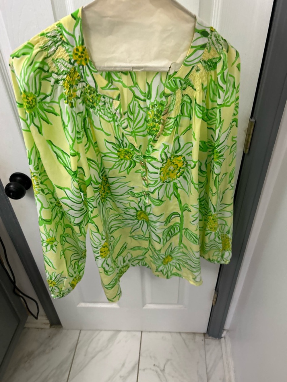 LILLY PULITZER ELSA 💯 percent silk floral blouse.